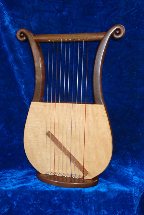 Davidic harp with scrolls
