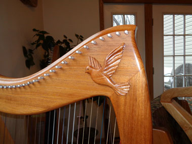 Large dove on a 36-Hallel Harp