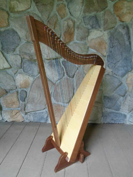 Floor stand with a 27-Hallel Harp